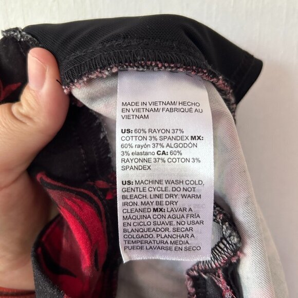 Chicos Pull On Pants Womens 4 Petite Red Floral Elastic Waist Ankle Pants Pocket - Picture 6 of 6